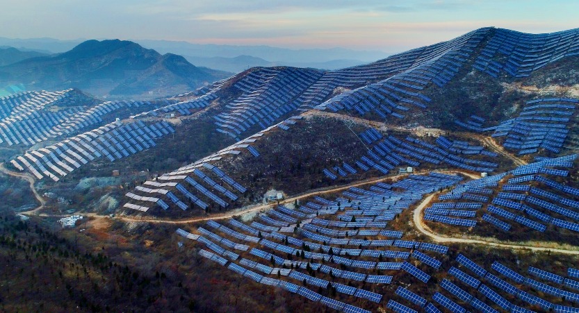 河北邯鄲太行山脈，漫山遍野的光伏設施，改變着附近村民的生活。