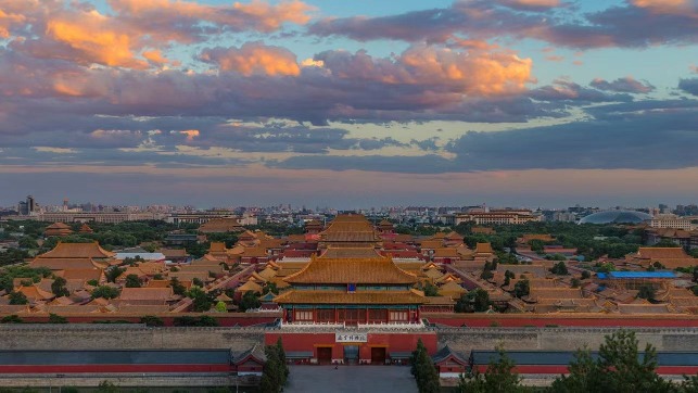 北京故宮建成至今超過600年，是世界最大的宮殿建築群。