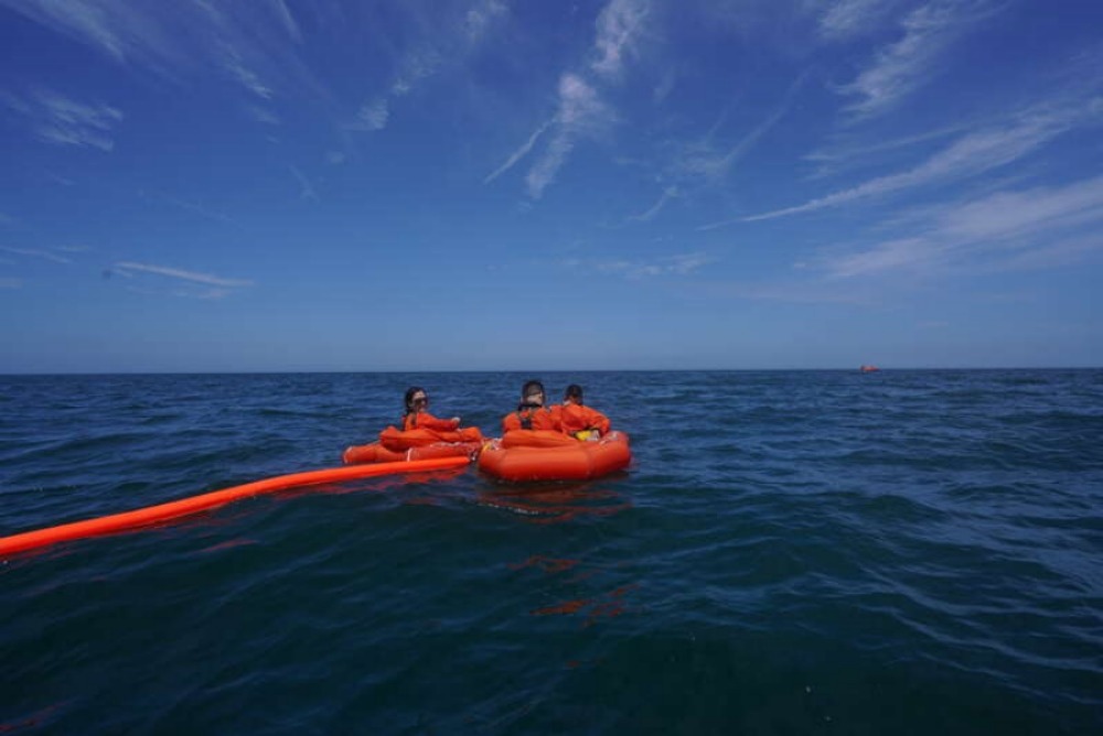 Chinese astronaut Wang Haoze (left) participating in sea survival training. 