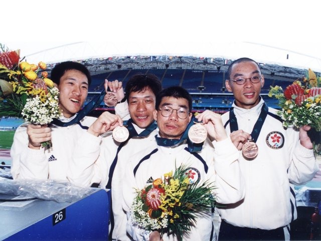 From left to right: So Wa Wai, Chao Kwok Pang(趙國鵬), Cheung Yiu Cheung(張耀祥) and Chan Shing Chung(陳成忠), who won the 4x100 relay bronze medal at 2000 Sydney Paralympics. 