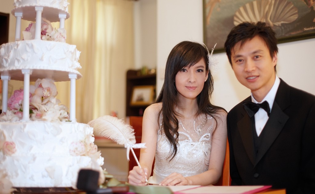 周慧敏和倪震幾經離合後，終於在2009年結婚，修成正果。