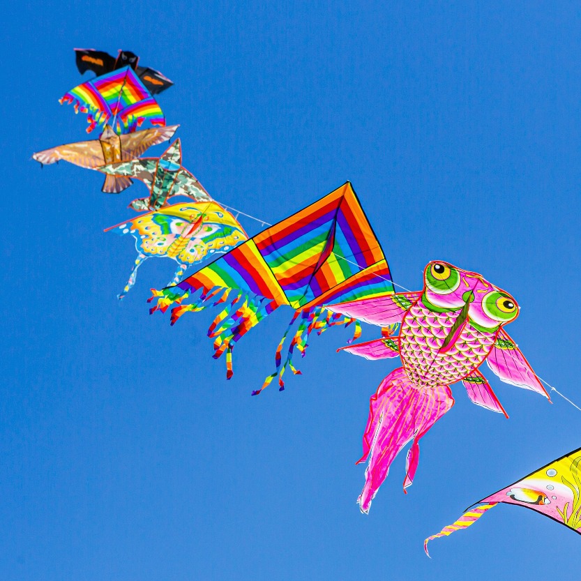 Why Huizhou is well-known for flying kites on Chung Yeung Festival? It is because the wind in Huizhou is strong enough and it doesn't often rain during this time, which make it a perfect time and place for flying kites. 