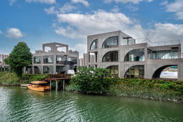 The Lattice Space Xiangshan Study （格子空間香山書房） in Shiqi Street was originally an abandoned industrial buildings. 