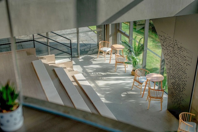 The Lattice Space Xiangshan Study （格子空間香山書房）featured a stylish reading stair-liked spaces