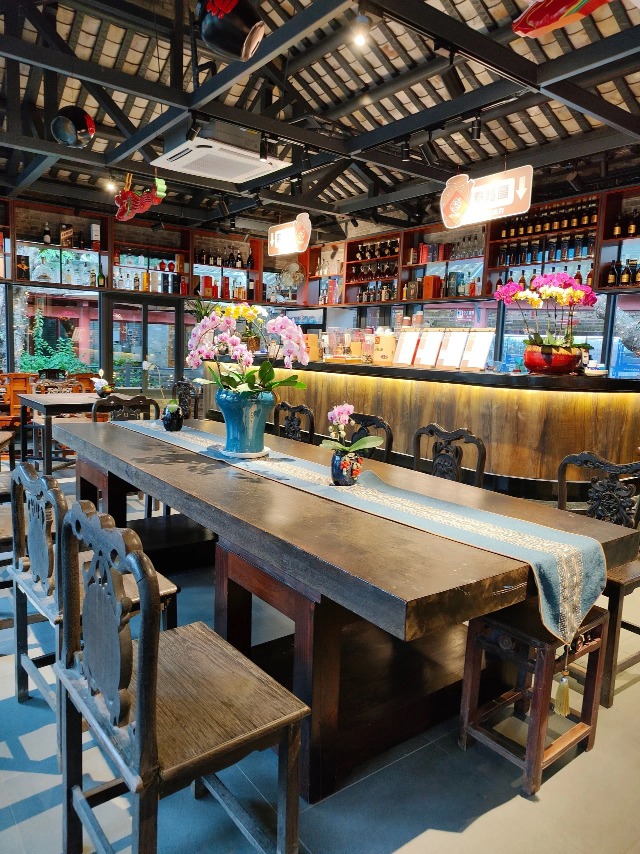 There is a classical dining table in Lijingyuan Xiangshan Study Xiangshan Coffee shop. 