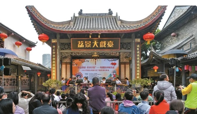 There are a lot of famous tourist spots next to the Lijingyuan Xiangshan Study, including Sun Wen Lotus Pond, Culture Corridor and Lijingyuan Folk · Quyi Culture Museum.