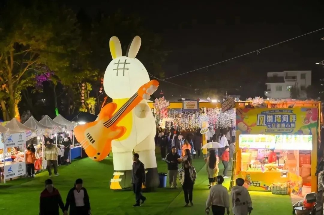 Phoenix Bay Creative District night market is like a funfair. 