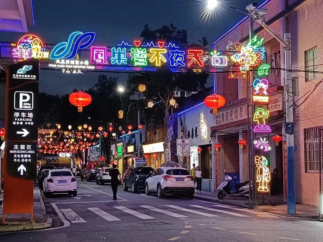 Phoenix Bay City has a  night market named 