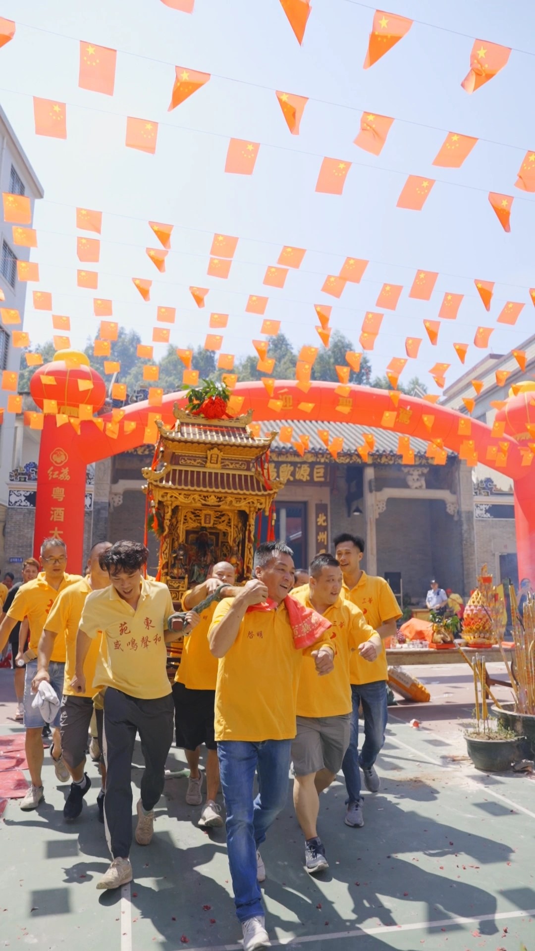 In Jun'an Town, Shunde, every year from the 4th to the 20th of the Lunar September is a big day for the Guan emperors and princes to travel. The traditional custom with a history of more than 170 years has been selected as an intangible cultural heritage of Guangdong Province.