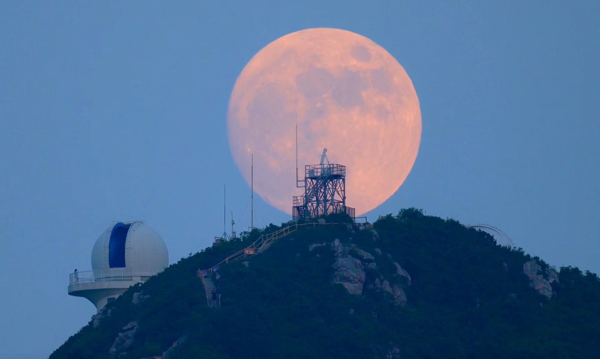 深圳大鹏西涌社区深圳天文台中秋前前夕月亮