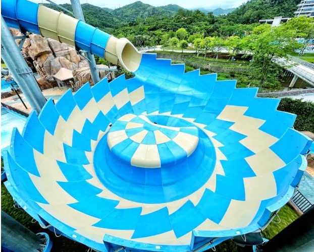 CITIC Sands Bay Water World Giant Serrated Bowl is one of the great features of the Park.