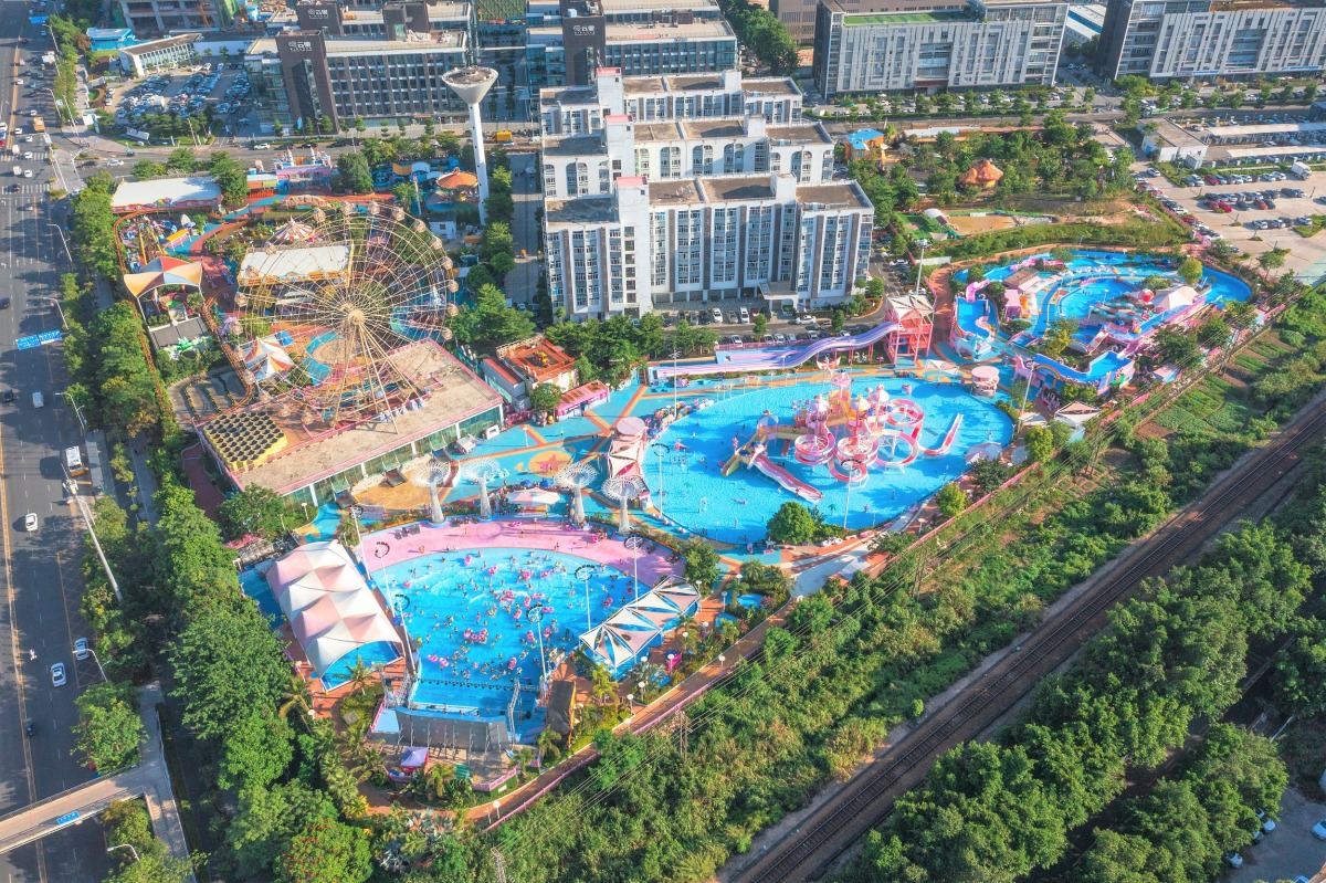 Star Heights Dream Water World is a themed water park where you can see a lot of romantic colours here and there. 