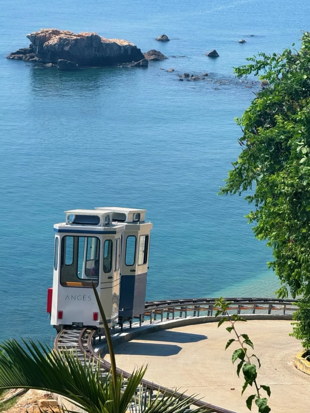 深圳大鵬新區雲海天使灣「釜山小火車」，深圳新晉遊樂地標。