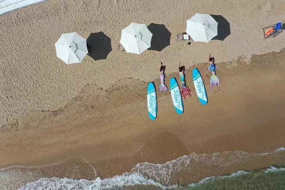 深圳大鵬新區雲海天使灣，有釜山同款小火車、海中鞦韆、琉璃海灘、水上運動等，是深圳新晉遊樂地標。