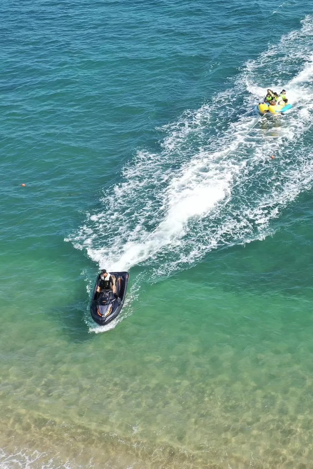 深圳大鵬新區雲海天使灣，有釜山同款小火車、海中鞦韆、琉璃海灘、水上運動等，是深圳新晉遊樂地標。