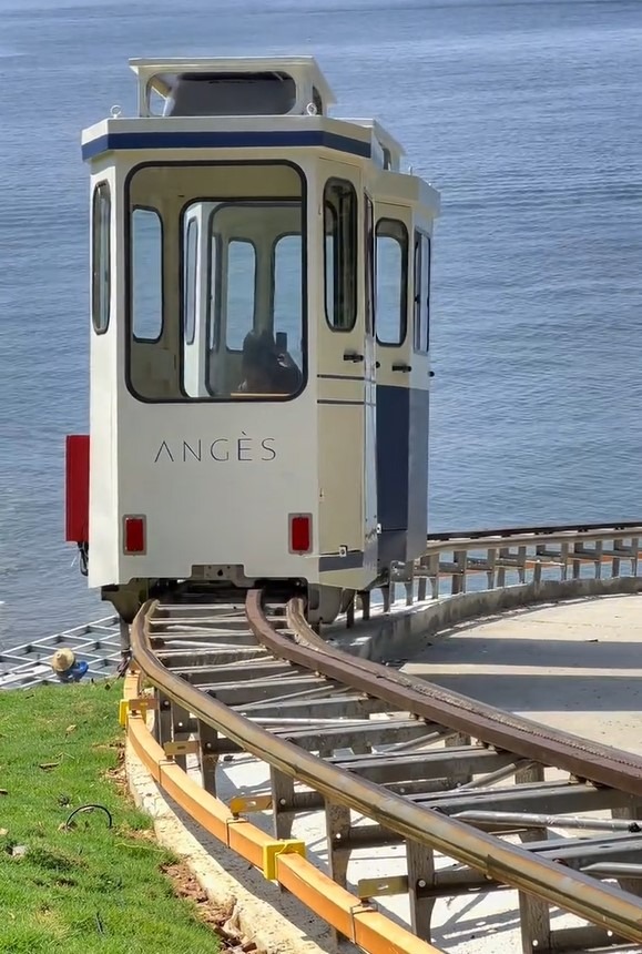 深圳大鵬新區雲海天使灣「釜山小火車」，深圳新晉遊樂地標。