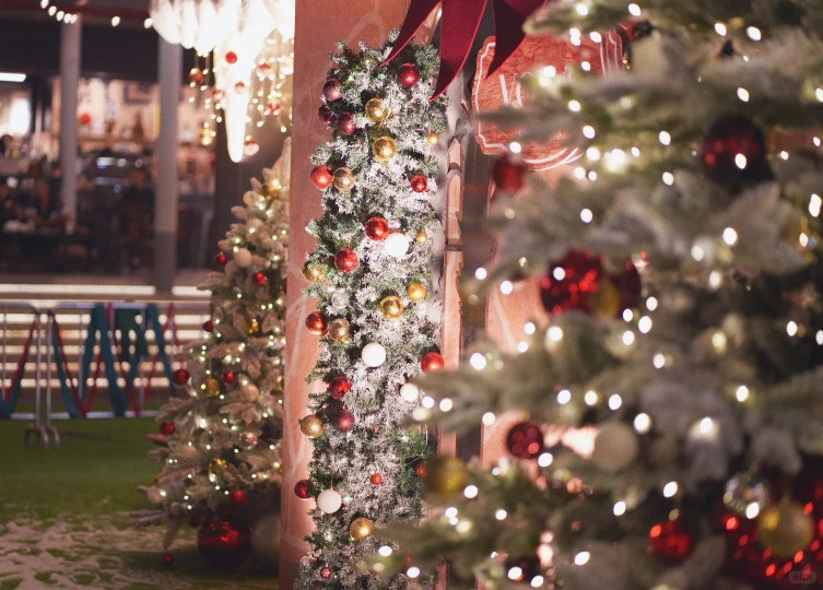 Shenzhen A PARK transforms into a Nordic fairy tale world, with a pop-up gingerbread coffee house placed in the centre of the open-air plaza.