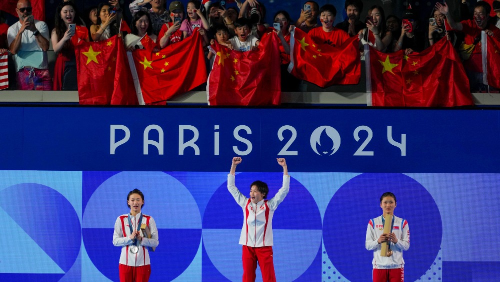 In the final of the women's 10m platform diving at the Paris Olympics, Quan Hongchan and Chen Yuxi won gold and silver,