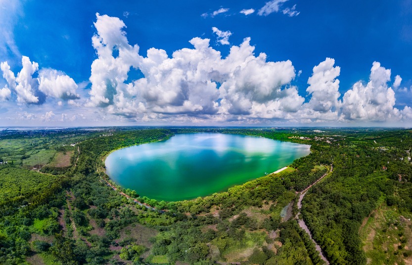 Huguangyan Scenic Area is located in Zhanjiang, Guangdong Province, the hometown of Team China athlete Quan Hongchan.