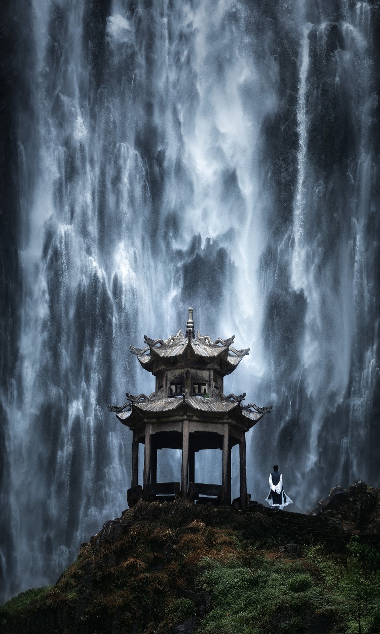 The Baizhangji Waterfall is a popular tourist attraction in Wenzhou, the hometown of Team China athlete Pan Zhanle.